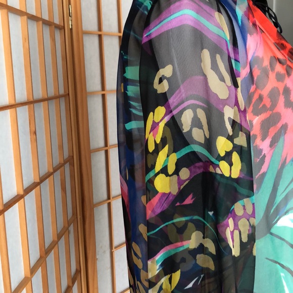 Salvatore Ferragamo Silk Sheer blouse, hardly worn size 38 4/6 mixed colors - Picture 4 of 12